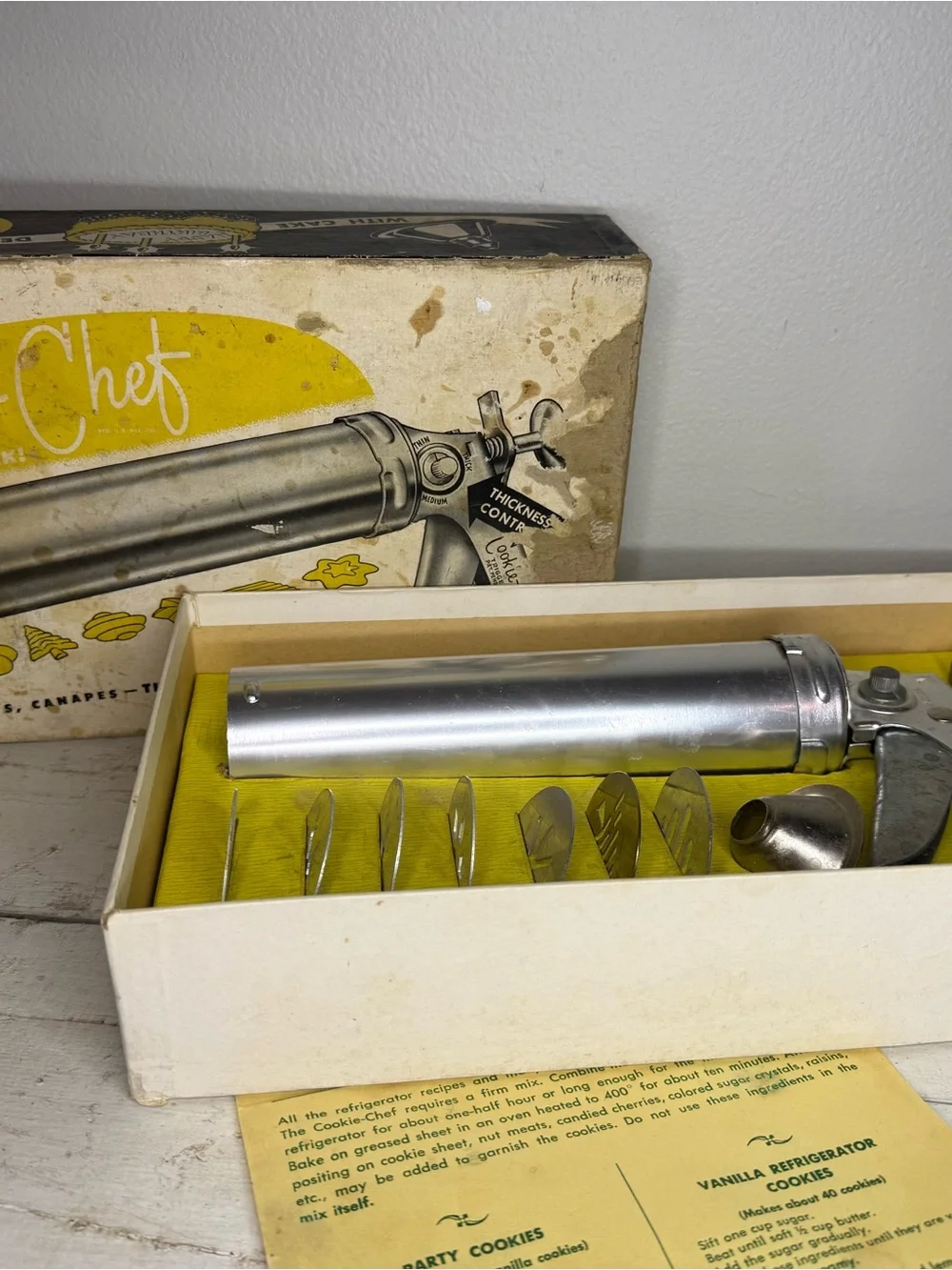 Vintage Cookie Chef Trigger Quick Cookie Press w/11 Discs In Orig Box & Recipes